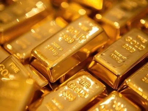 Giá vàng giảm mạnh do đồng USD tăng và kỳ vọng Mỹ – EU sớm đạt thỏa thuận thương mại