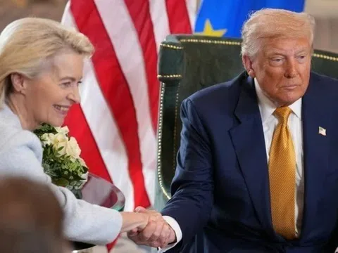 Giá vàng lao dốc vì thỏa thuận giữa ông Trump và châu Âu