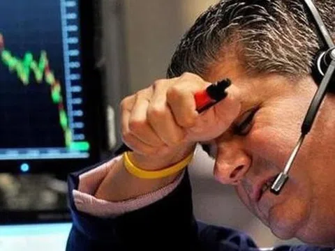 Khối ngoại bất ngờ bán ròng nghìn tỷ trong ngày VN-Index lập đỉnh lịch sử, cổ phiếu nào bị "xả" mạnh nhất?