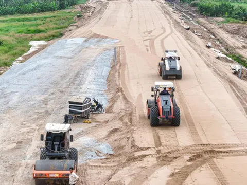 200 mũi thi công, 950 thiết bị, hơn 2.100 kỹ sư, công nhân, quyết tâm hoàn thành dự án 27.500 tỷ đồng vào cuối năm nay theo chỉ đạo của Thủ tướng