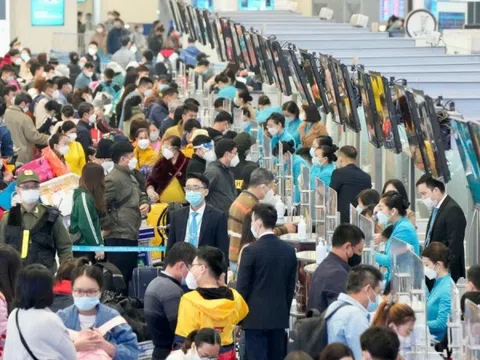 Giá vé máy bay tăng từ 18 triệu thành 30 triệu đồng, bị yêu cầu chuyển khoản thêm nhưng quyết không chuyển mà báo công an