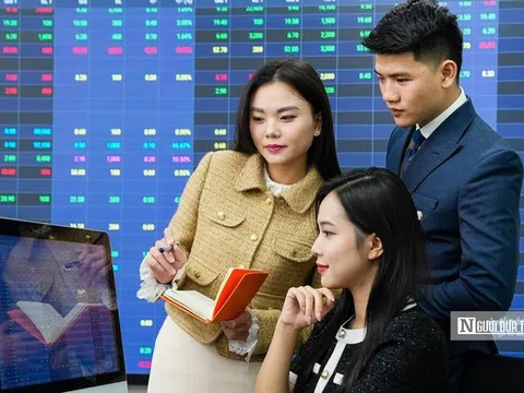 Ngành chứng khoán bội thu chưa từng có, công ty nào đang lên hương?