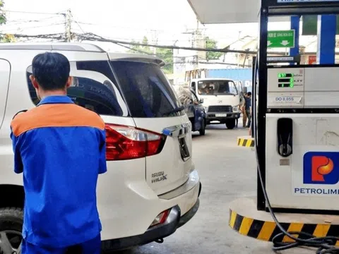 Từ 1/8, sẽ thí điểm bán loại xăng mới ở TP. HCM: Giá rẻ hơn RON 95, thân thiện với môi trường, khách hàng lại có phản ứng