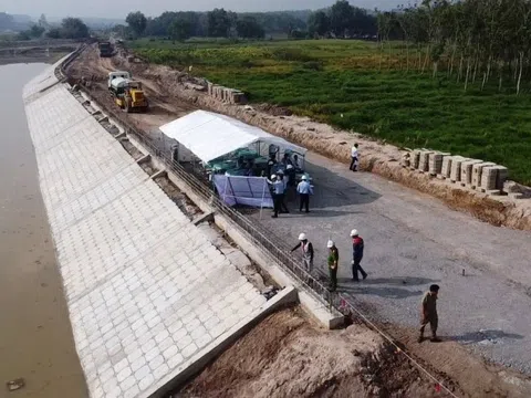 Người nhà lãnh đạo muốn gom thêm cổ phiếu vùng đỉnh lịch sử, Thuỷ lợi Lâm Đồng (LHC) có gì?