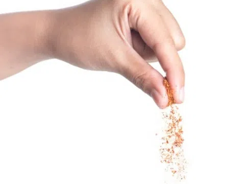Để thu hút Gen Z, các chuỗi nhà hàng không ngừng cho 1 thứ gia vị 'quen mặt' lên đồ ăn