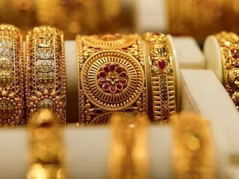 Giá vàng trong nước tăng vù vù, chuyên gia dự báo có thể chạm mốc 130 triệu đồng/lượng từ nay đến cuối năm