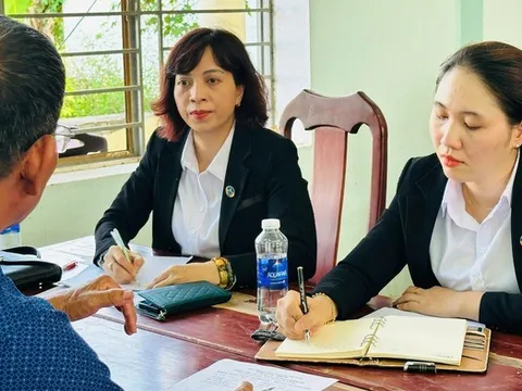 Hội Luật gia Đà Nẵng phát động phong trào Văn minh ngày hội lớn – Cùng mang rác về nhà