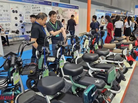 Đi xe điện không cần bằng lái, biển số... như xe xăng?