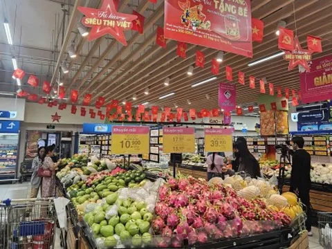 Siêu thị giảm giá hàng hóa trước lễ 2/9