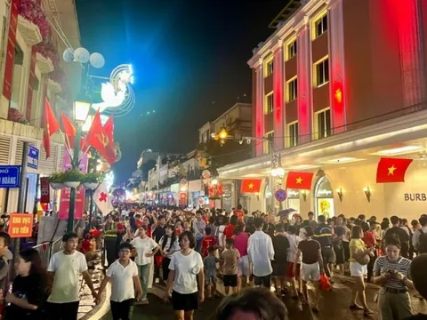 Bộ Tài chính: Người dân chưa nhận quà 100.000 đồng vẫn được chi trả muộn nhất đến 15/9