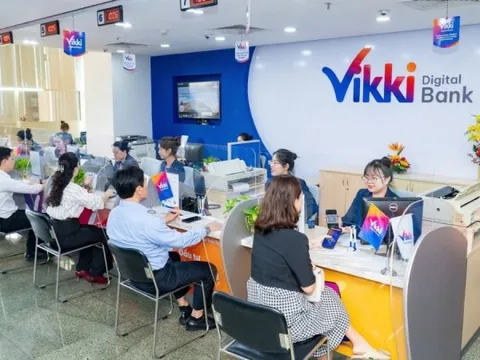 Chính phủ tặng 100.000 đồng, ngân hàng số Vikki tặng 1.100 điện thoại thông minh 5G lan tỏa niềm vui Quốc khánh