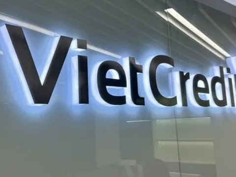 Phó Tổng giám đốc VietCredit bị phạt vì mua cổ phiếu 'chui'