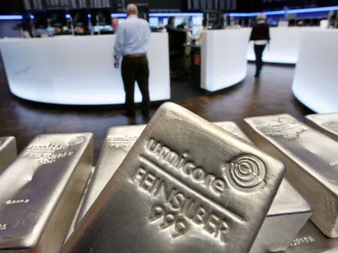 Bạc bùng nổ, chuyên gia dự báo có thể vượt 44 USD/ounce trong năm 2025
