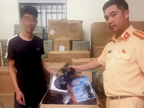 Xe tải chở gần 2.000 sản phẩm điện gia dụng không rõ nguồn gốc bị bắt giữ