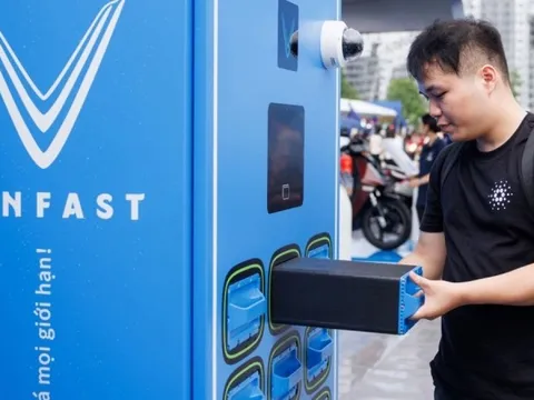 Hạ tầng xe điện mở rộng: V-Green nhượng quyền tủ đổi pin VinFast, cam kết lợi nhuận tối thiểu 15%/năm