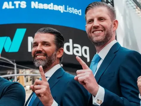 Tài sản của 2 con trai Tổng thống Trump tăng vọt ngày American Bitcoin chào sàn