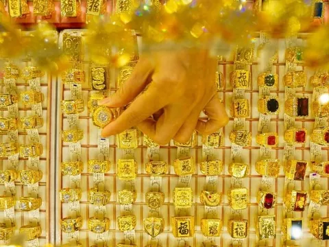 Giá vàng thế giới rời xa mốc đỉnh, giá vàng trong nước hôm nay sẽ giảm theo?