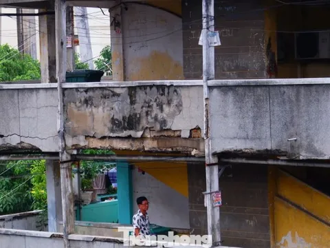 Sống bất an trong chung cư ở TPHCM: 'Nghe tiếng động mạnh là sợ trần rơi'