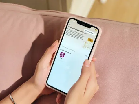 Khách hàng liên kết tài khoản ASXH để nhận 100.000 đồng từ Chính phủ: Một ví điện tử tặng thêm quà 500.000 đồng