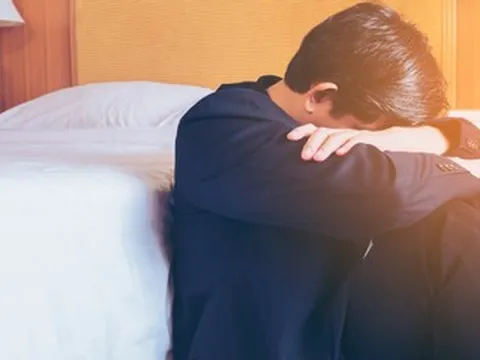 Giận bố mẹ, 3 năm không về quê, ngày trở lại con trai bật khóc vì ân hận