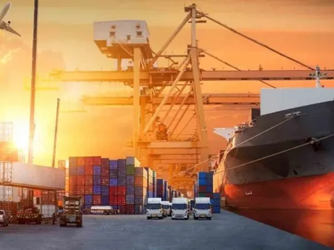 Xuất siêu 3,72 tỷ USD trong tháng 8: Nguồn cung ngoại tệ hỗ trợ ổn định tỷ giá và doanh nghiệp xuất khẩu