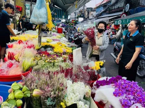 Ngày Vu Lan, chợ vắng khách giá vẫn tăng