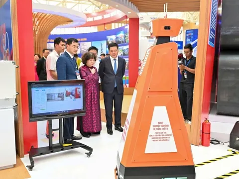 Lần đầu tiên xuất hiện robot do Nhà máy thủy điện lớn nhất Đông Nam Á của Việt Nam tự chế tạo, đang phát triển robot dạng chó, robot hình người