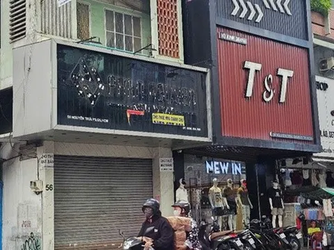 Giữa làn sóng cửa hàng thời trang dẹp tiệm, nhiều shop online vẫn "hốt bạc"