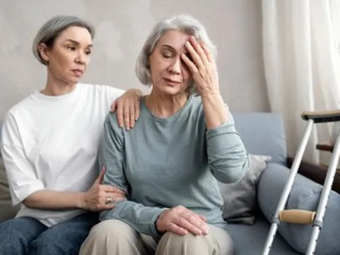 Bố đòi ly hôn tuổi 60, mẹ đồng ý ngay vì lý do khiến con nghẹn lòng