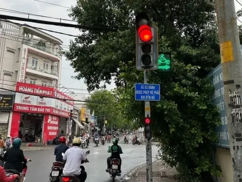Từ 2025: Phải bật xi nhan trước bao xa theo quy định mới, nếu không thực hiện thao tác này sẽ bị phạt lên tới 22 triệu