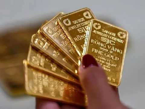 Mua vàng SJC vùng đỉnh 135,8 triệu, giờ bán lỗ bao nhiêu?