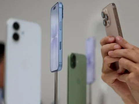 iPhone 17 'gây bão' tại thị trường smartphone lớn nhất thế giới, còn một ẩn số vẫn đang chờ 'lên sóng'