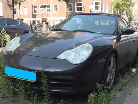 Xót xa siêu xe Porsche 911 tiền tỷ bị bỏ hoang, chủ xe mất tích không thể liên hệ