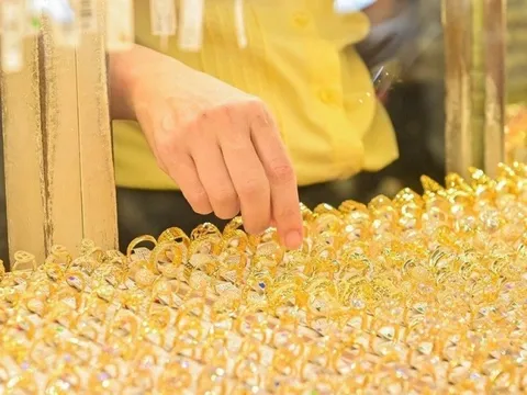 Giá vàng đồng loạt đứng im