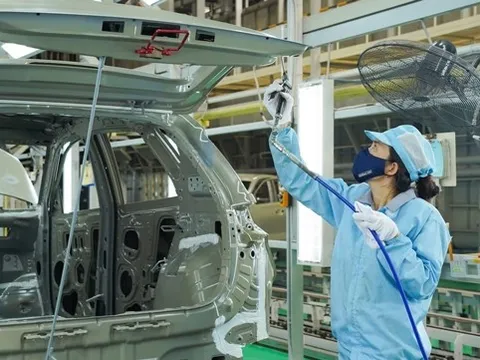 Tiêu thụ ô tô tiến gần mốc 1 triệu xe, nội địa hóa xe lắp ráp vẫn "ì ạch" 10%