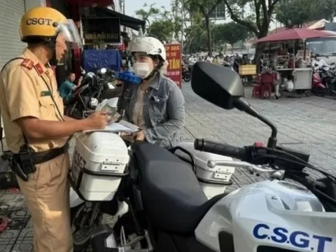 Hơn 100 tài xế tại một địa phương bị xử lý khi chạy xe trên vỉa hè, mức phạt gây chú ý