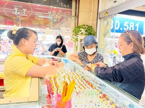 Cân nhắc việc thu thuế mua bán vàng