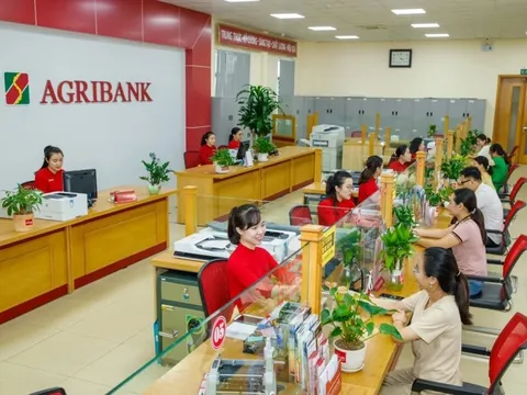Agribank biến điểm giao dịch thành nơi làm thủ tục hành chính cho dân