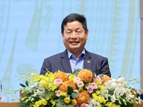 Gặp Thủ tướng, Chủ tịch FPT gửi "6 lời xin", cam kết "chinh phục bầu trời, vươn ra biển lớn và đi sâu vào lòng đất"