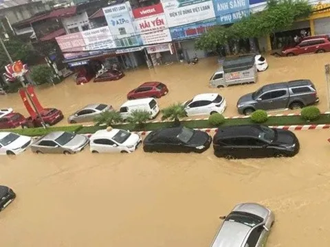 Ô tô ngập nước la liệt ở vùng bão lũ, các hãng bảo hiểm chi trả ra sao?