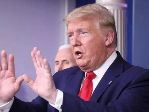 Giá vàng chao đảo, cổ phiếu bị bán tháo sau quyết định gay gắt của ông Trump