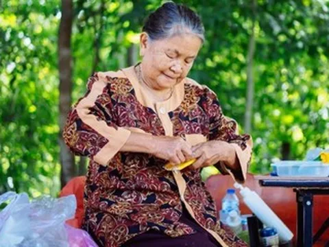 Vài tháng không ăn cơm chung, vợ chồng giật mình sau câu nói của cô giúp việc