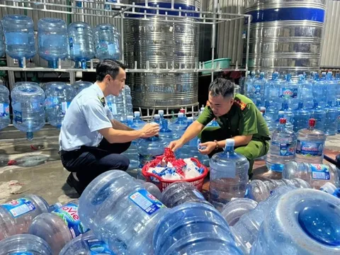 Phát hiện xưởng sản xuất 20.000 bình nước Lavie giả được trà trộn bán cho người dân, 4 người bị khởi tố