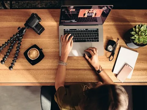 Từ 'tay trái' thành sự nghiệp: Người trẻ kiếm trăm triệu mỗi tháng nhờ làm việc này