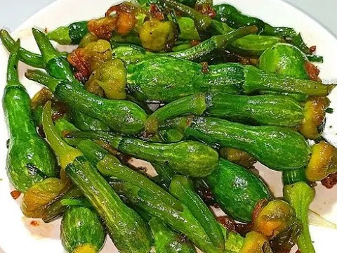 Hoa của cây dân dã xưa chẳng ai bán, nay được xem là 'thực phẩm vàng': Vào thực đơn nhà hàng sang trọng, nông dân bán 'hái ra tiền'