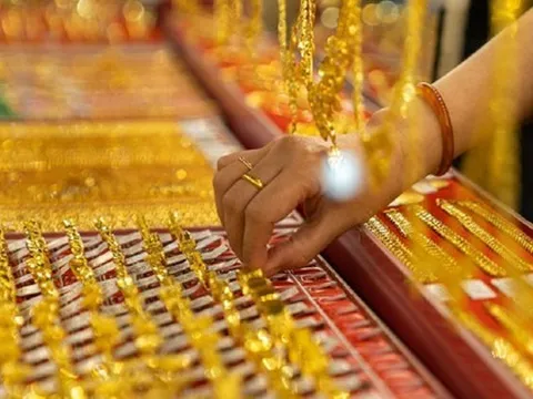Chiều 15/10: Giá vàng thế giới tiếp tục tăng mạnh, vượt 4.200 USD/ounce