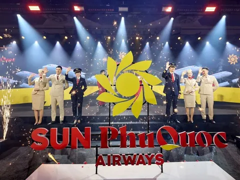 Sun Group chính thức ra mắt hãng hàng không Sun PhuQuoc Airways, đồng phục tiếp viên lấy cảm hứng từ áo ngũ thân và phong thái Nam Phương Hoàng hậu