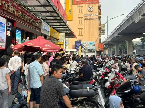 Mở sàn giao dịch vàng để ổn định thị trường