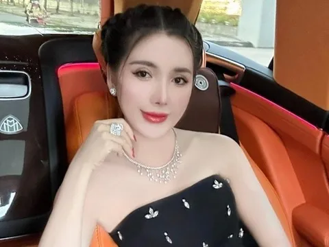 Động thái mới nhất của Sở An toàn thực phẩm TP.HCM khi công ty của 'Ngân Collagen' đóng cửa đón đoàn kiểm tra