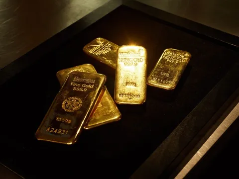 Giá vàng lao dốc sau chuỗi tăng nóng, thị trường tự do ‘bốc hơi’ 11 triệu đồng/lượng